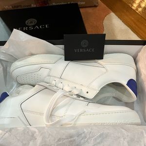 NWT Versace mens sneakers size 43. The perfect addition to anyones closet.